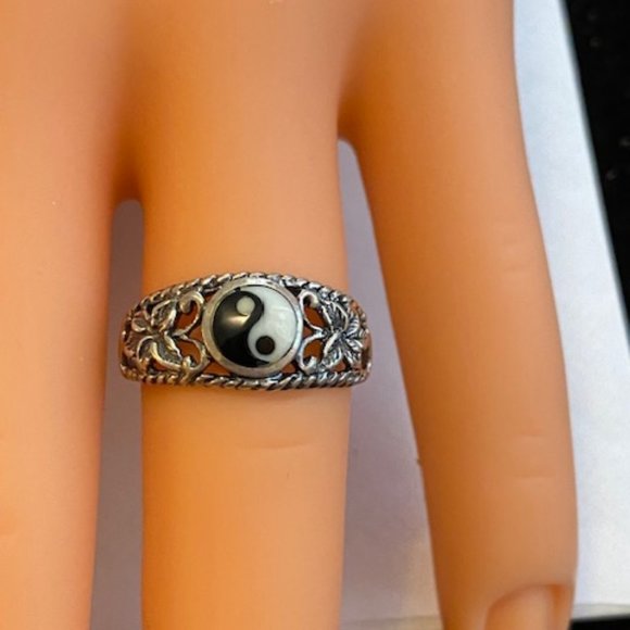 Sterling Silver Yin Yang ring size 7.5 - Picture 7 of 7